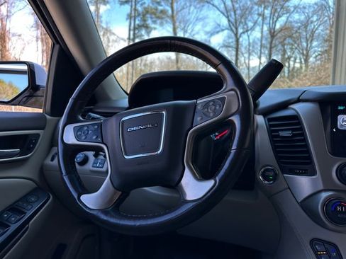 Used 2019 GMC Yukon Denali w/ Denali Ultimate Package image 22