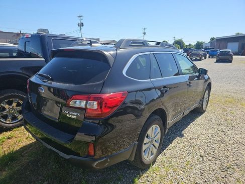 Used 2017 Subaru Outback 2.5i Premium w/ Popular Package #2 AWD/4WD image 8