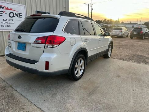 Used 2014 Subaru Outback 2.5i Limited image 4