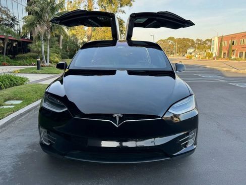 Used 2018 Tesla Model X 75D image 2