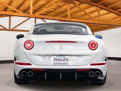 Used 2017 Ferrari California T RWD image 5