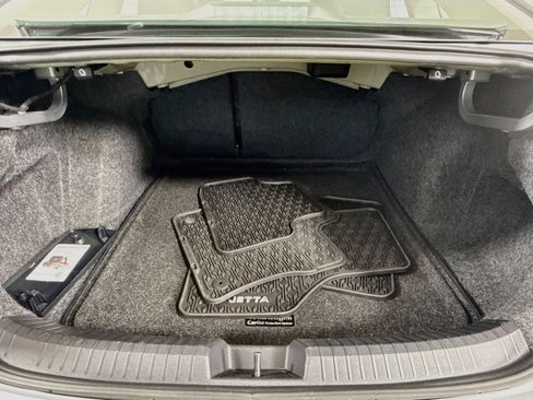Used 2024 Volkswagen Jetta SE w/ Panoramic Sunroof Package FWD image 23