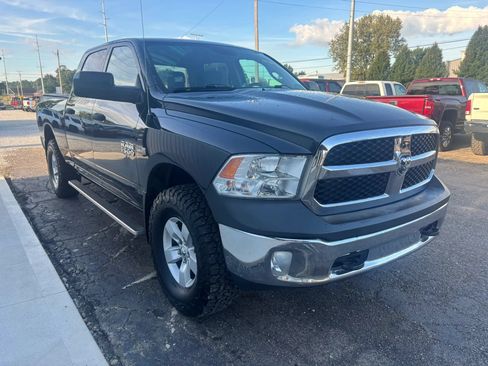 Used 2017 RAM 1500 ST w/ SXT Appearance Group AWD/4WD image 12