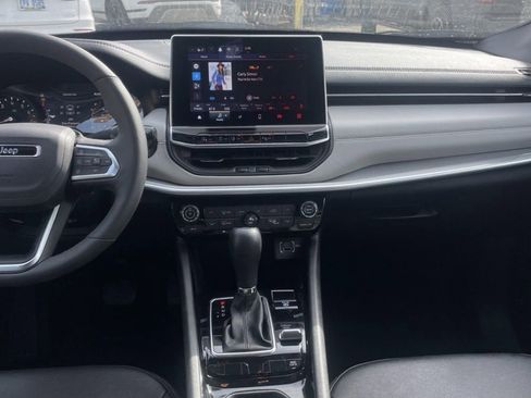 Used 2025 Jeep Compass Limited image 17