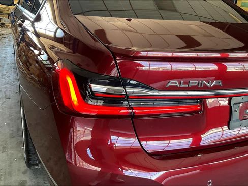Used 2022 BMW ALPINA B7 xDrive w/ Luxury Rear Seating Package image 27