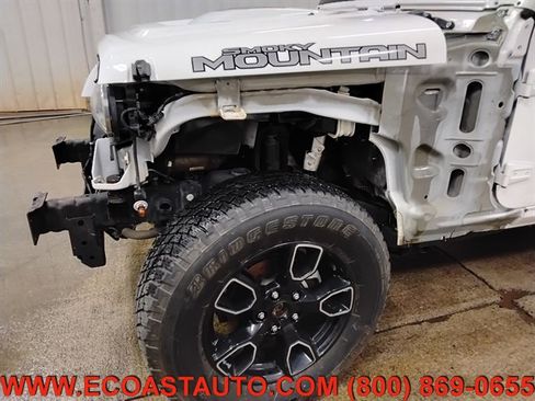 Used 2017 Jeep Wrangler Unlimited Sahara image 17