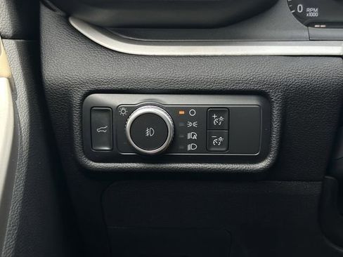 Used 2022 Ford Explorer XLT w/ Equipment Group 202A image 24