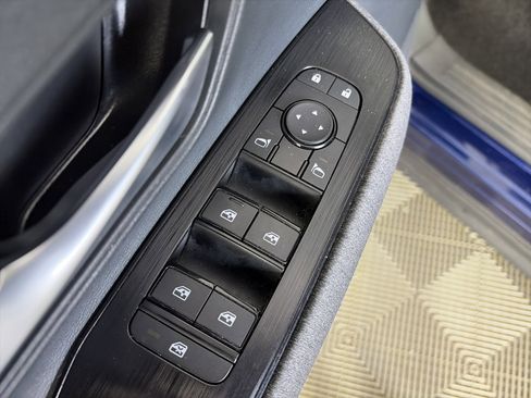 Used 2025 Nissan Kicks SV AWD/4WD image 30