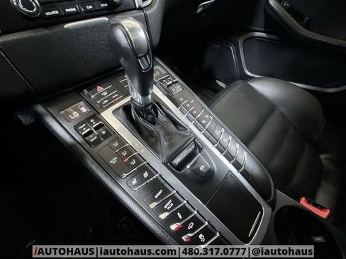 Used 2018 Porsche Macan Turbo w/ Premium Package Plus image 37