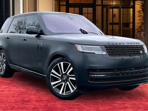 Used 2023 Land Rover Range Rover SE AWD/4WD image 2