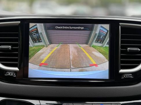 Used 2026 Chrysler Pacifica Select FWD image 17
