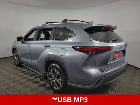 Used 2021 Toyota Highlander XLE FWD image 6