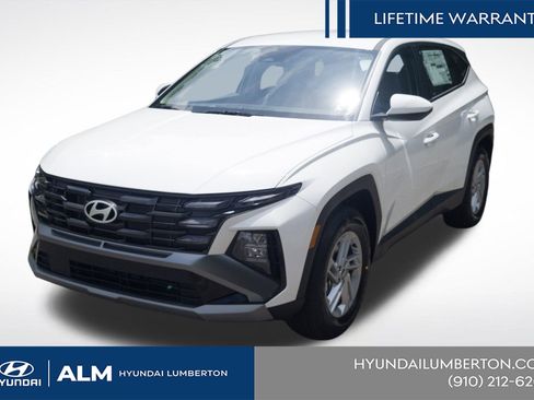 New 2025 Hyundai Tucson SE image 1