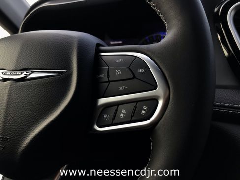 New 2025 Chrysler Pacifica Select w/ Fav Edition Package image 34