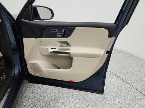 Used 2022 Mercedes-Benz GLB 250 image 20