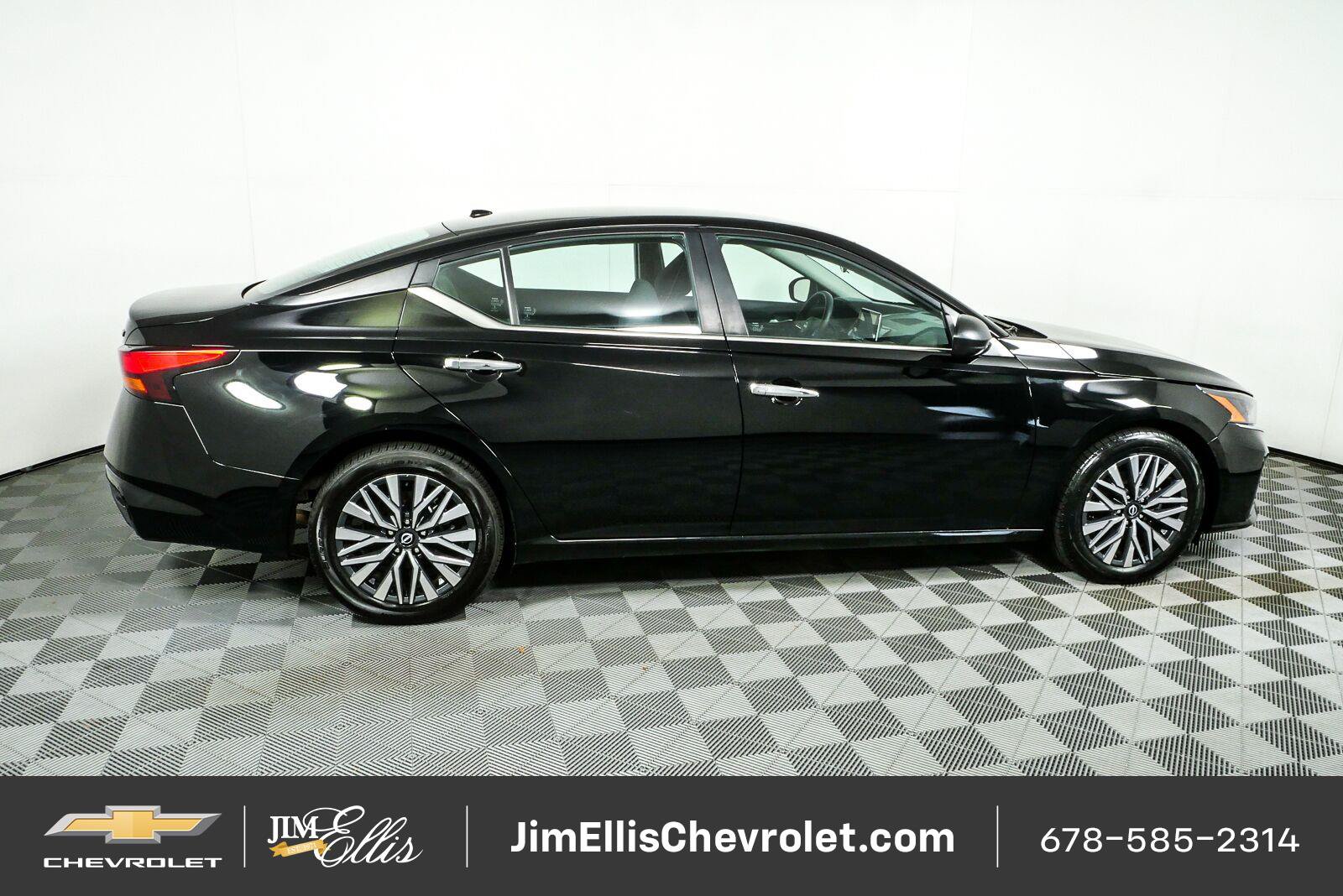 Used 2024 Nissan Altima 2.5 SV FWD image 2