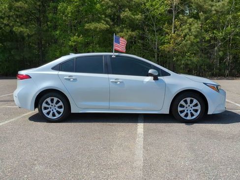 Used 2024 Toyota Corolla LE FWD image 3