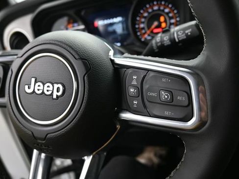 Used 2025 Jeep Wrangler Unlimited Sahara AWD/4WD image 18
