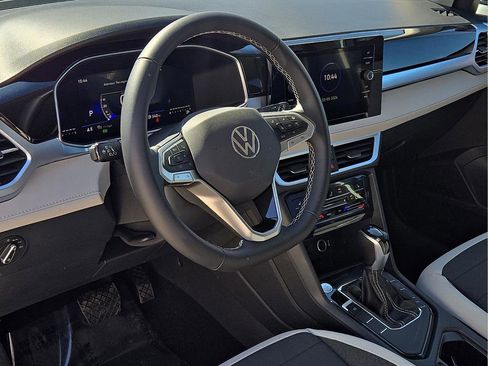 New 2026 Volkswagen Taos SE image 16