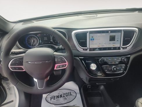 New 2027 Chrysler Pacifica Select FWD image 10
