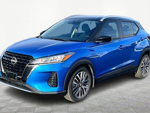 Used 2024 Nissan Kicks SV image 3