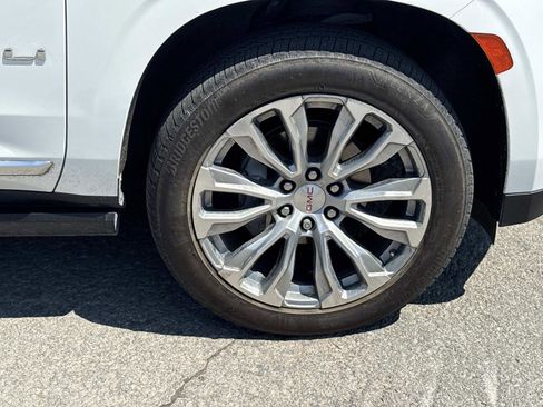 Used 2022 GMC Yukon XL Denali image 10