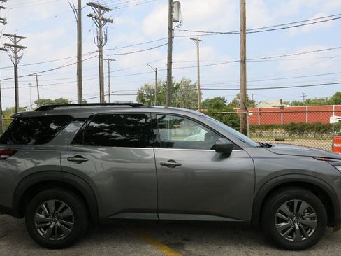 Used 2024 Nissan Pathfinder SV w/ Cargo Package image 5