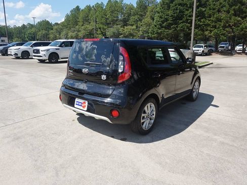 Used 2018 Kia Soul + FWD image 18