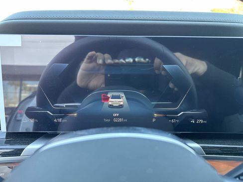 Certified 2025 BMW i7 eDrive50 w/ M Sport Package image 30