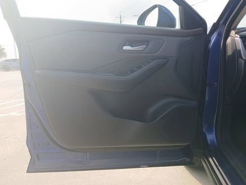 Used 2023 Nissan Rogue SV AWD/4WD image 18