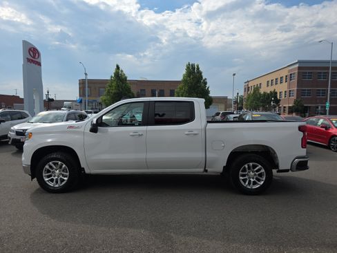 Used 2024 Chevrolet Silverado 1500 LT w/ Z71 Off-Road Package AWD/4WD image 5