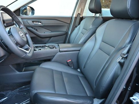 Used 2023 Nissan Rogue SV w/ SV Premium B Package image 17