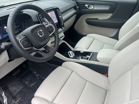 New 2026 Volvo XC40 B5 Plus w/ Protection Package Premier image 9