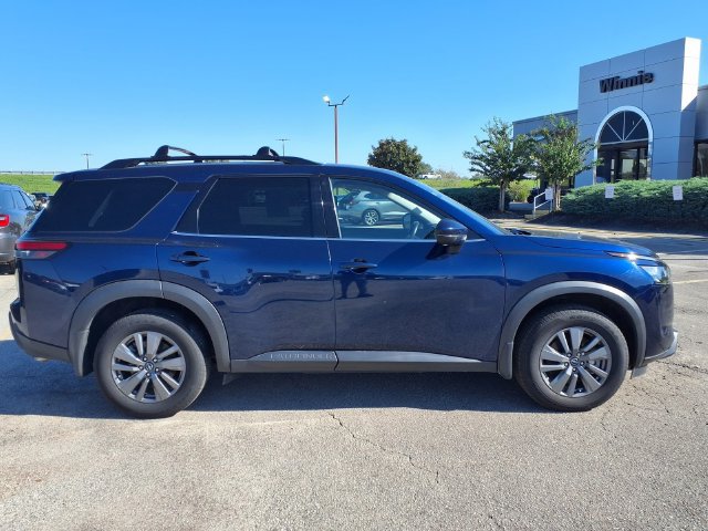 Used 2024 Nissan Pathfinder SV FWD image 9