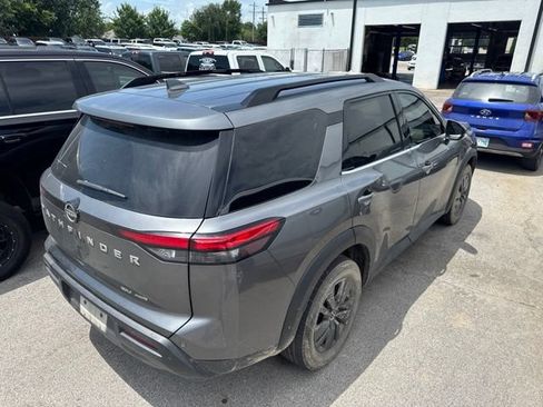 Used 2022 Nissan Pathfinder SV AWD/4WD image 18