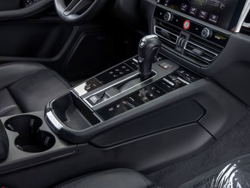 Certified 2022 Porsche Macan S AWD/4WD image 57