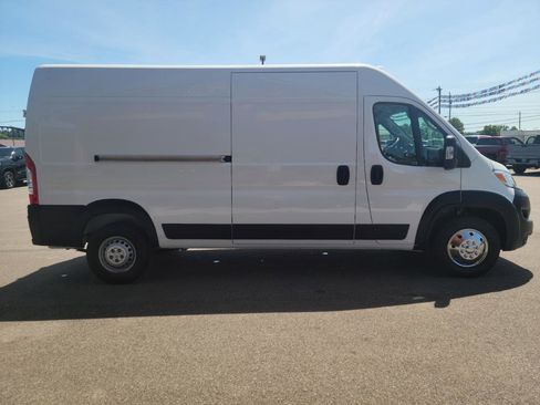 Used 2024 RAM ProMaster 2500 w/ Convenience Group FWD image 17