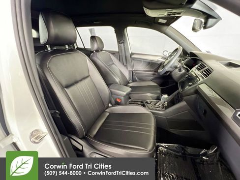 Used 2022 Volkswagen Tiguan SE R-Line AWD/4WD image 17