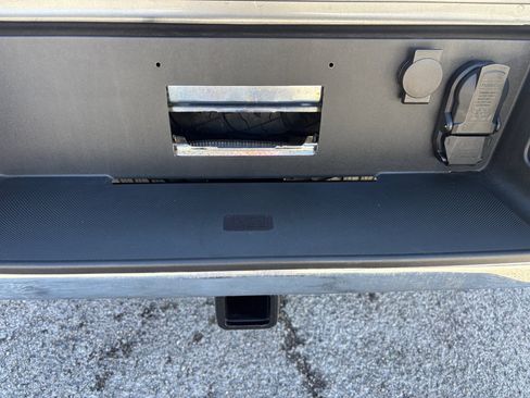 Used 2025 Ford F150 Lariat w/ Equipment Group 502A High image 5