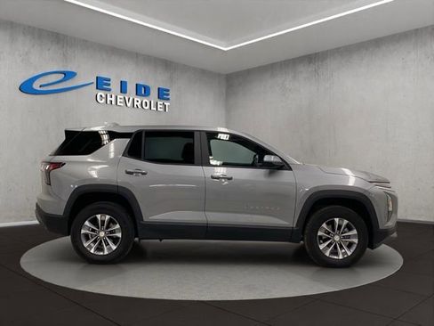 Used 2025 Chevrolet Equinox LT image 2