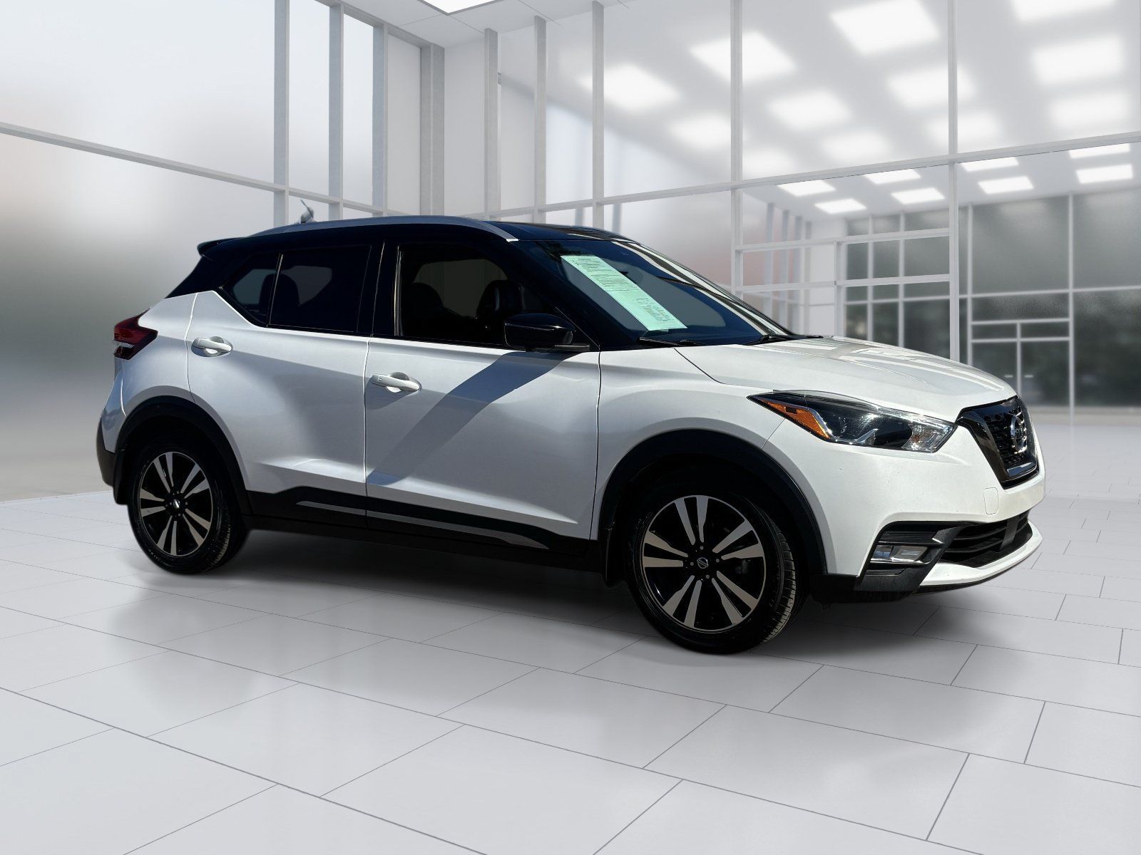 Used 2020 Nissan Kicks SR w/ SR Premium Package FWD image 8