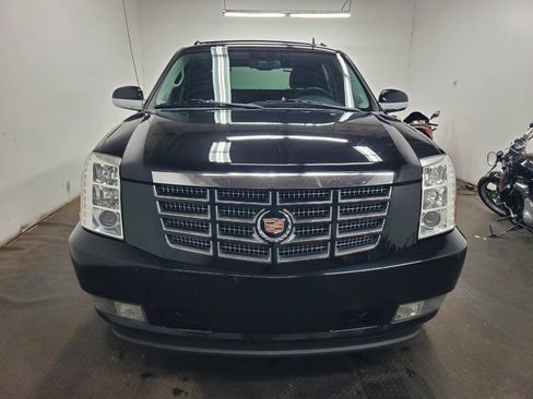 Used 2013 Cadillac Escalade EXT Luxury AWD/4WD image 2