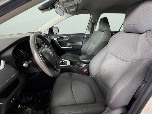 Used 2021 Toyota RAV4 XLE FWD image 17