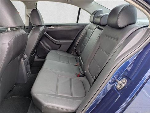 Used 2011 Volkswagen Jetta SE image 16