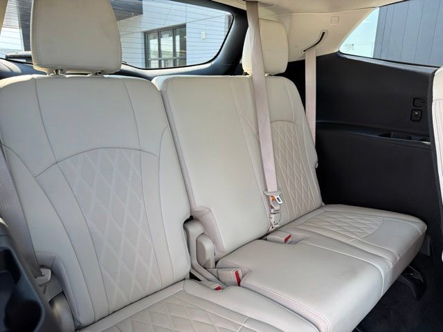 Used 2023 Buick Enclave Avenir w/ Avenir Technology Package AWD/4WD image 18