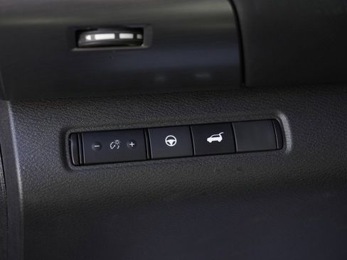 Used 2024 Nissan Pathfinder SL w/ Black Appearance Package image 11