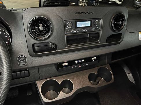 Used 2025 Mercedes-Benz Sprinter 2500 image 27