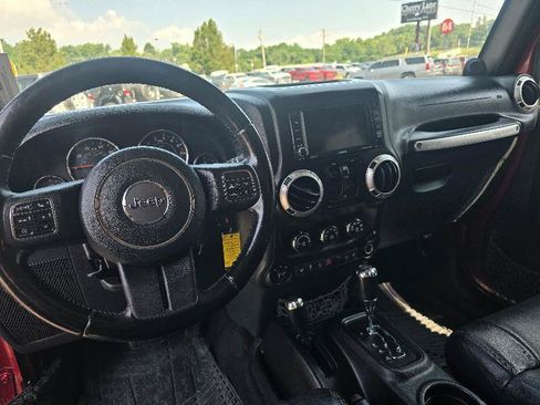 Used 2012 Jeep Wrangler Unlimited Sahara w/ Dual Top Group AWD/4WD image 8