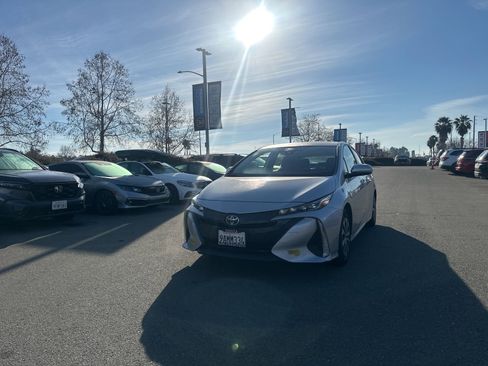 Used 2022 Toyota Prius Prime XLE image 1