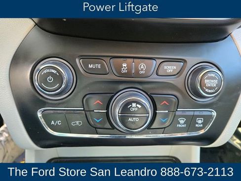 Used 2021 Jeep Cherokee Latitude Lux w/ Comfort/Convenience Group image 19